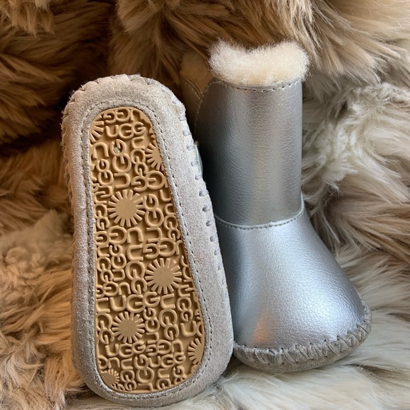 Baby Ugg soft and comfy sheep skin on the inside. - Picture 3 of 6